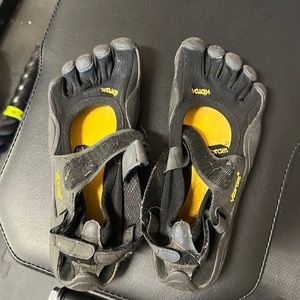 Women’s Vibram’s black and yellow. Older but good condition.